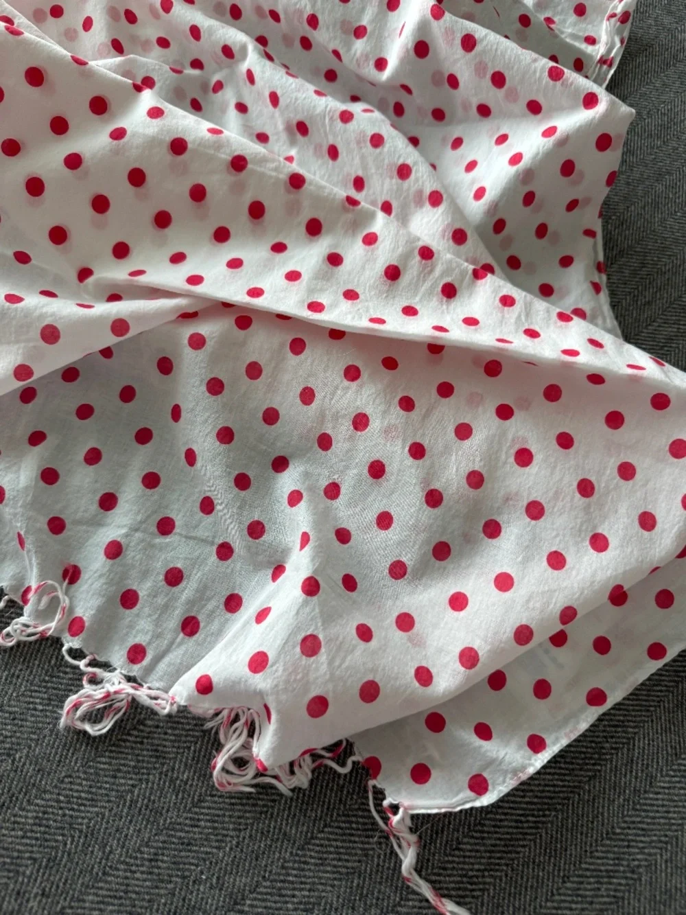 CATH KIDSTON, DARLING WHITE WITH RED POLKA DOT SCARF